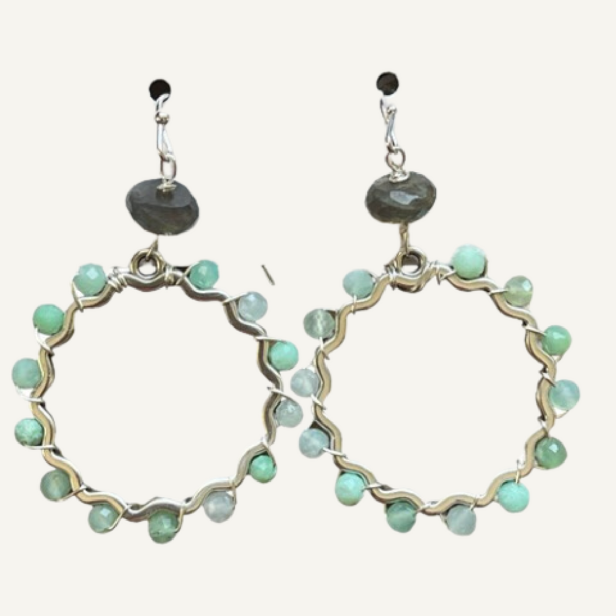 Circular frame with Chrysoprase and Labradorite