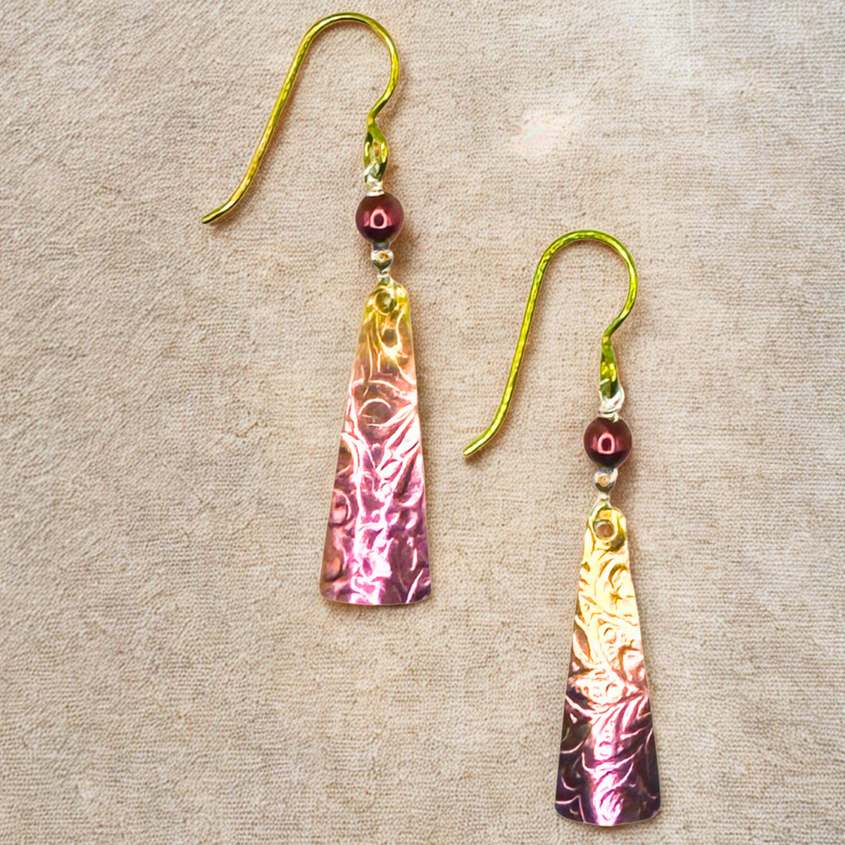 Hand-milled niobium rhombus earrings with Swarovski pearls