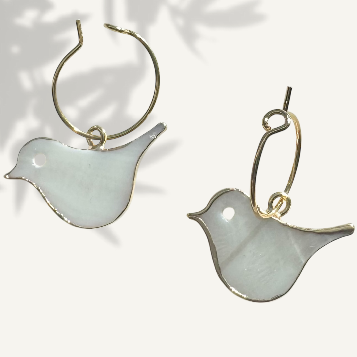 Free bird, golden shell hoop earrings
