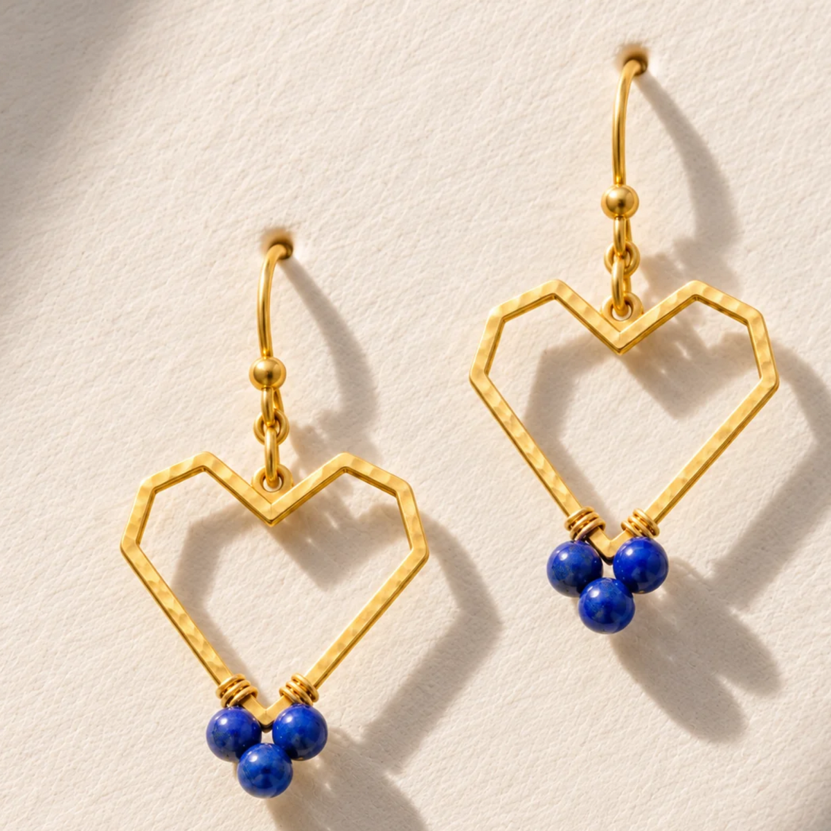 Golden heart earrings with woven lapis